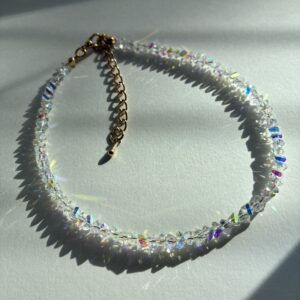Žiarivý kryštálový náramok so zapínaním/ choker s dúhovým odleskom