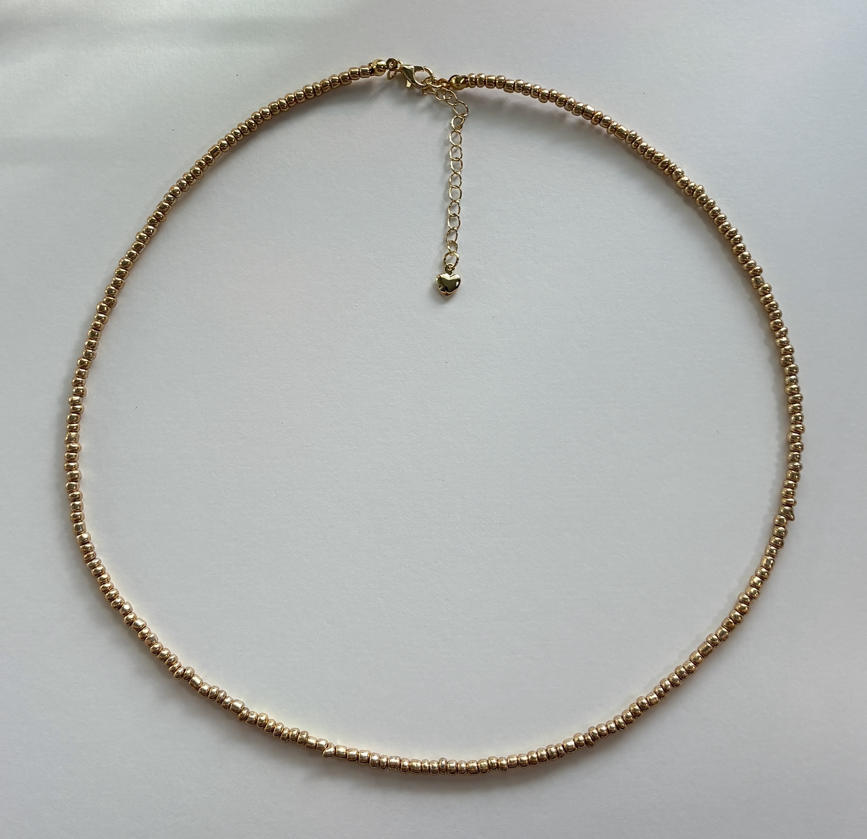 Elegantný zlatý korálkový náhrdelník – Obrázok 4
