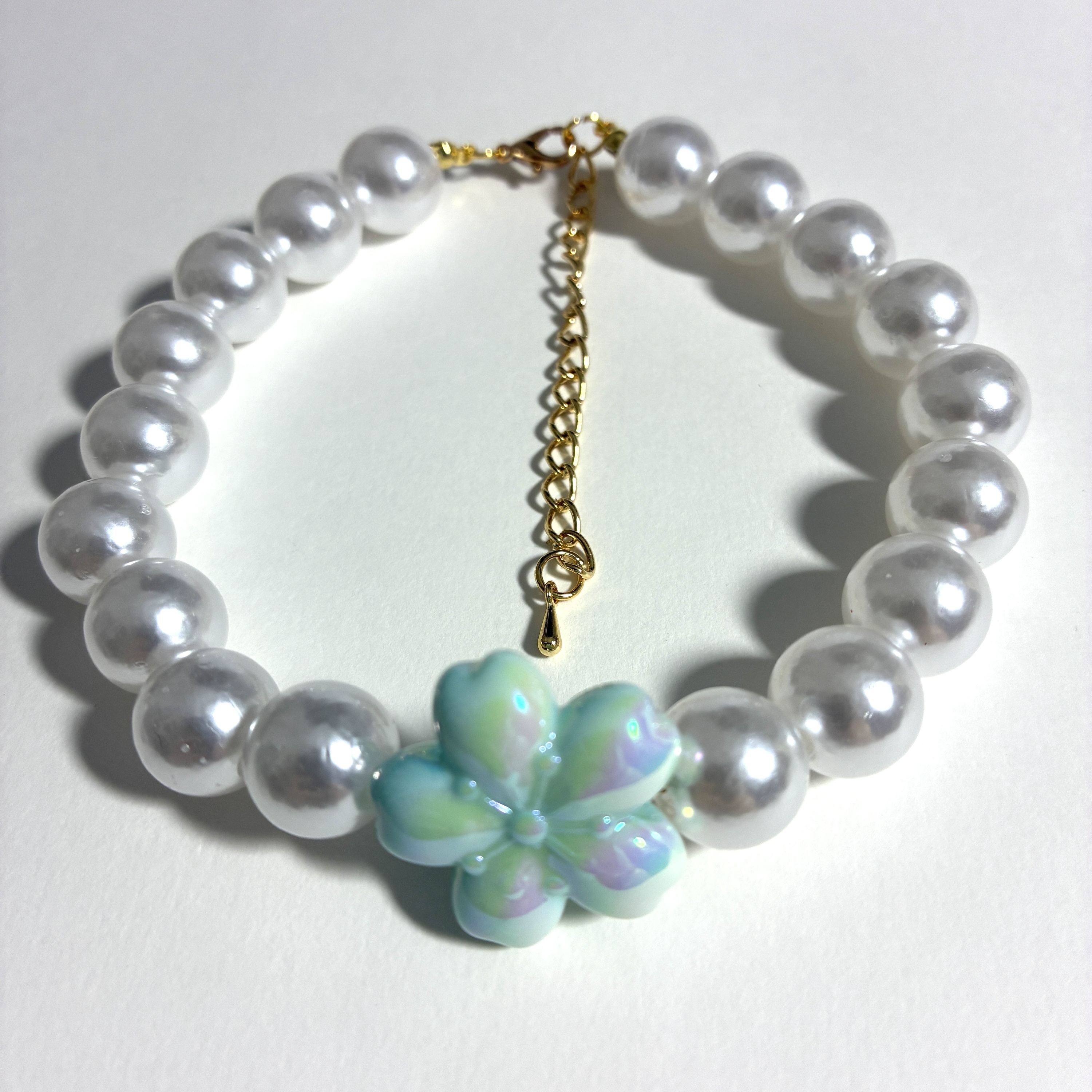 Elegantný perlový náramok s kvetinkou „Mint Blossom“ – Obrázok 2